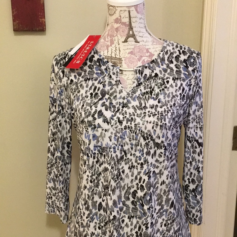 Sale! NWT Cathy Daniels top